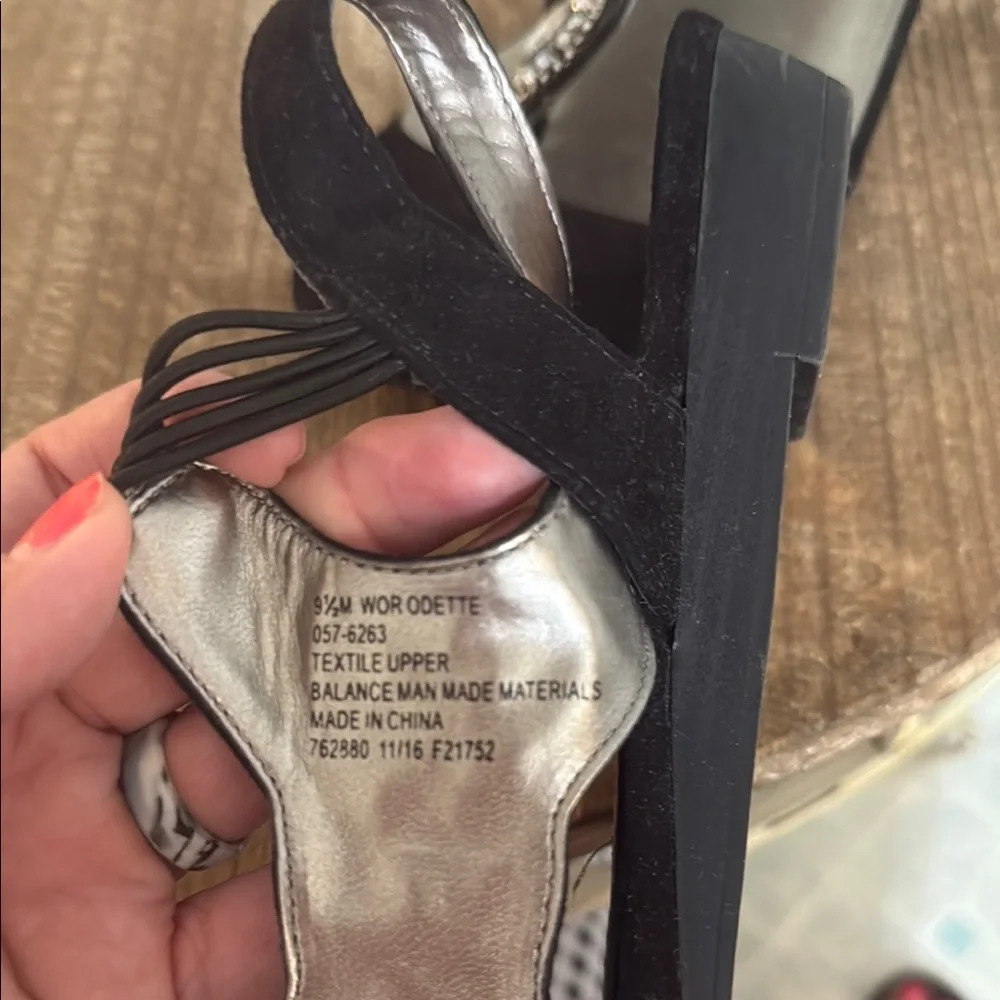 Worthington Black suede sandals with silver accents Women's Size 9.5 - Picture 8 of 8